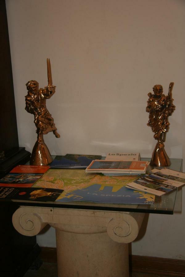 Sculptor House Apartment ลาสเปเซีย ภายนอก รูปภาพ